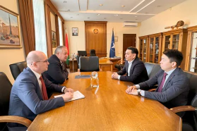 Встреча председателя БелТПП М.Мятликова с Чрезвычайным и Полномочным Послом Кыргызстана Э.Султанбаевым и генеральным директором СЭЗ «Бишкек» У.Темиралиевым
