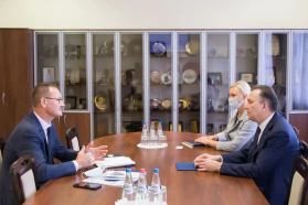 Встреча председателя БелТПП В.Улаховича с Почетным консулом Беларуси в Камеруне И.Колесниковым