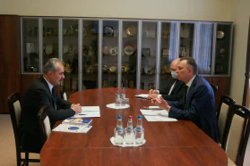 Встреча председателя БелТПП В.Улаховича с директором департамента экономического сотрудничества Исполнительного комитета СНГ М.Мыскиным