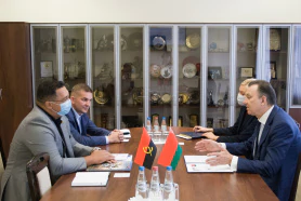 Сустрэча старшыні БелГПП У.Улаховіча з Ганаровым консулам Беларусі ў Анголе Л.Вентурай