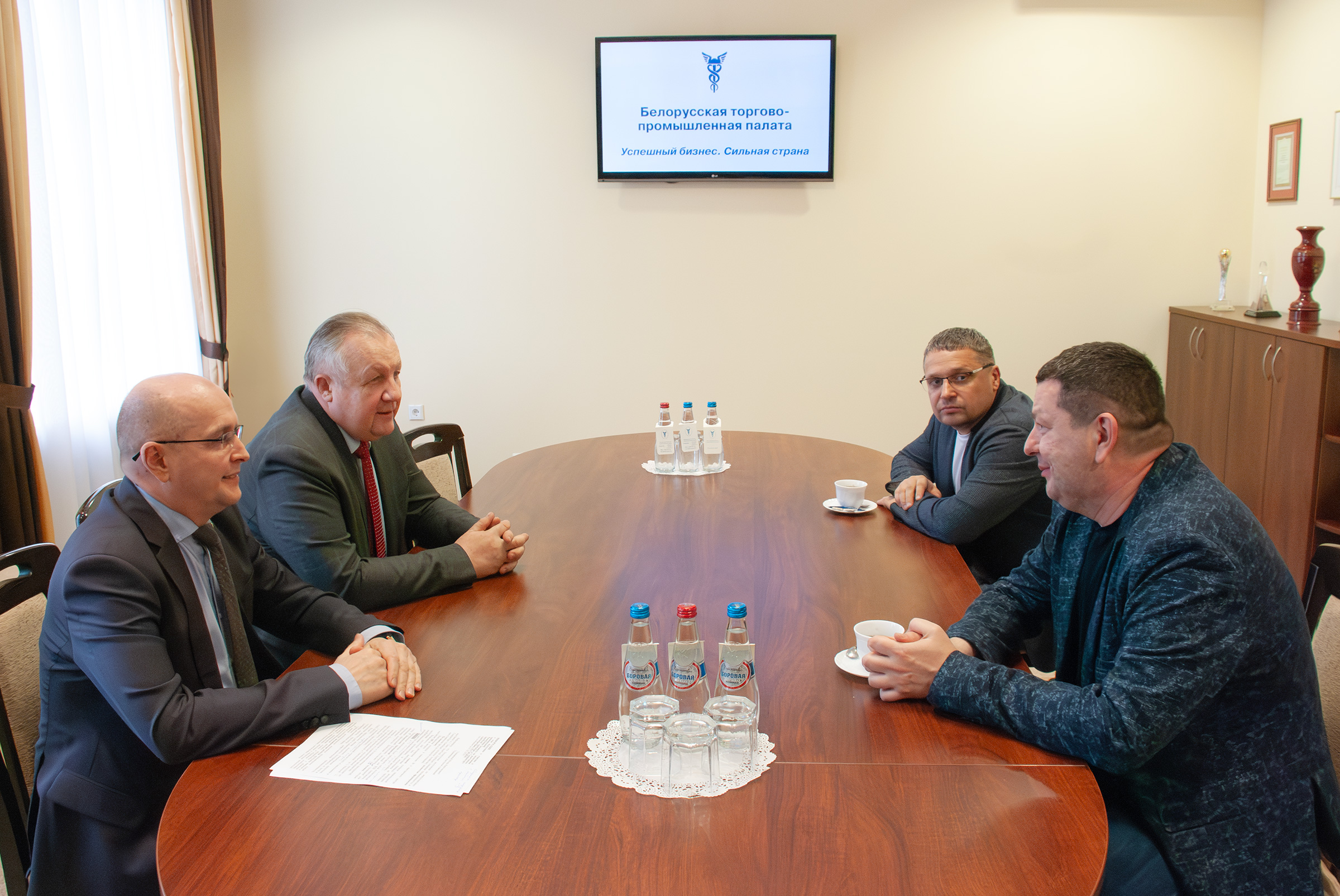 Сустрэча Старшыні БелГПП М.Мятлікава з прадстаўніком БелГПП у Свярдлоўскай вобласці I.Булавіным Сустрэча Старшыні БелГПП М.Мятлікава з прадстаўніком БелГПП у Свярдлоўскай вобласці I.Булавіным
