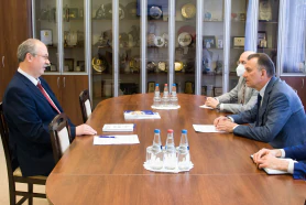 Встреча председателя БелТПП В.Улаховича с Чрезвычайным и Полномочным Послом Беларуси в Иране Д.Кольцовым