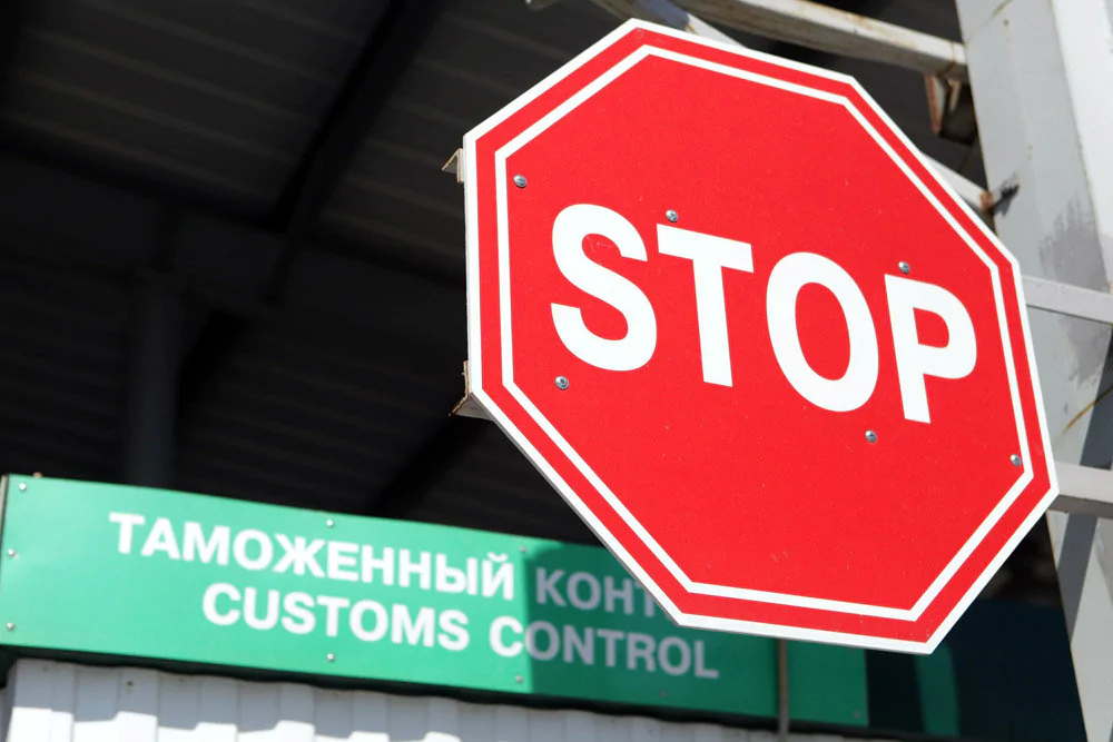 Уведзеная забарона на перамяшчэнне праз мытную мяжу ў Беларусь аўтатранспартных сродкаў (аўтамабіляў і цягачоў), зарэгістраваных у Еўрапейскім саюзе