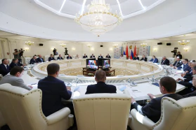 Председатель БелТПП В.Улахович принял участие в пленарном заседании VIII Форума регионов Беларуси и России