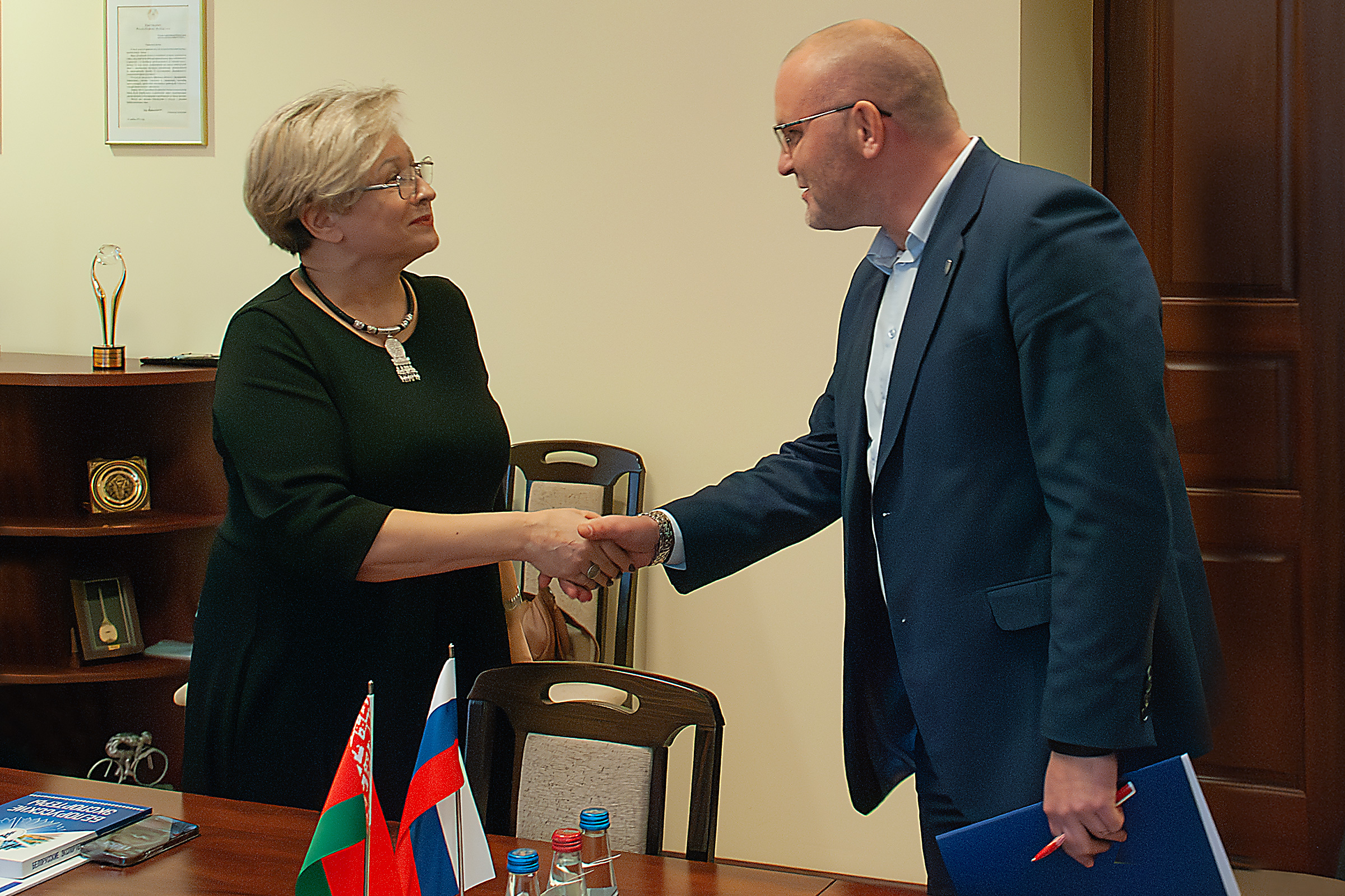 Встреча заместителя председателя БелТПП Д.Мелешкина с президентом ТПП Республики Саха (Якутия) М.Богословской Встреча заместителя председателя БелТПП Д.Мелешкина с президентом ТПП Республики Саха (Якутия) М.Богословской